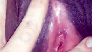 joven negra 18+ coño abierto con dedos