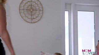 Stepmom Julia Robbie Wants Creampie In Group