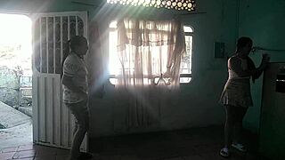 La Vecina Siempre Ha Tenido Gustos Raros Pero Nunca Pense Que Le Gustaran Las Mujeres Tambien Me Sorprendio Que Tan Buena Es Chupando Conos