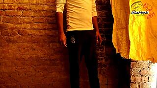 Золовка уговорила меня оттрахать её в первый раз, было жарко