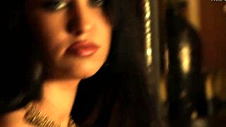 Indian MILF Dances Seductively