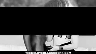 लीह ली नर्डी ग्लासेस में हॉट लगती है