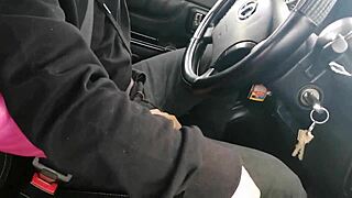 me follo a mi chofer de uber en el carro y nos pillan.