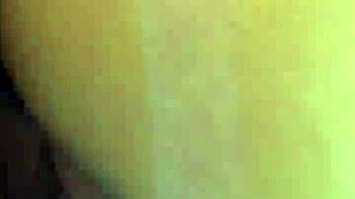 Gostosa loira cacheada dançando funk de pijaminha na cozinha com deepthroat e cumshot