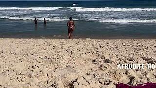 Afrodite sucks cock on Barra da Tijuca beach with wild amateurs