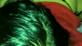 एमेच्योर औरत घरेलू सेटिंग में पैशनेट इंटेंस ब्लोजॉब देती है!