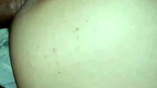 Vitt slampa knullar BBC doggy med polare som delar hård fitta