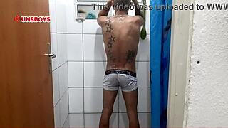 Mavambo Gozando Gostoso In Naked Teen Solo Masturbation.
