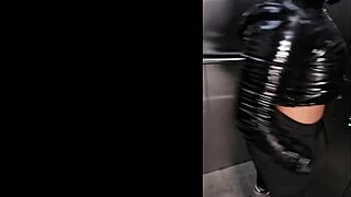 me folle a la madrastra de mi vecina en el ascensor en medellín colombia