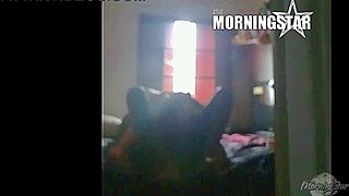 Σύζυγος απατά σε cowgirl καβάλα με μεγάλη μαύρη πούτσα