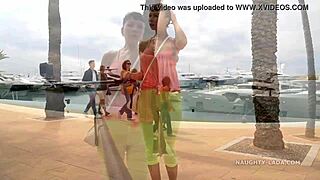 Cameltoe flashing in public 😏