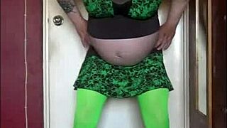 i'm a bisexual crossdresser who loves the taste of piss, swallowing my own