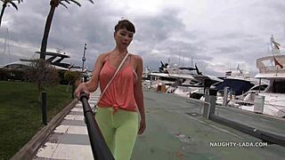 Cameltoe flashing in public 😏