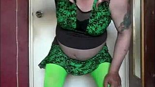 i'm a bisexual crossdresser who loves the taste of piss, swallowing my own