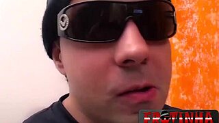 uma gueixa genérica e muito vadia invade a turma - celine salles - frotinha porn star - -