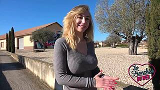 elisa veut se faire dominer par plusieurs mecs en lingerie sexy