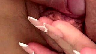 Gostosa loira cacheada dançando funk de pijaminha na cozinha com deepthroat e cumshot