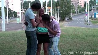 eu tava fazendo sexo extremo na rua com essa teen bonita e suas amigas