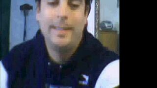 Pajero De Cordoba Muestra Pito Corto En Webcam!