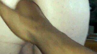 Παίξε με το κωλαράκι μου πριν το γεμίσεις πορra.