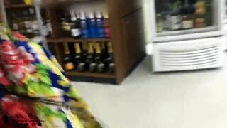 showing my plugged ass and peeing in public