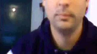 Pajero De Cordoba Muestra Pito Corto En Webcam!