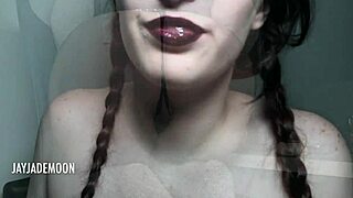 アマチュアカップルJayJadeMoonがジューシーな異人種中出しでドッグスタイルとフェラチオ