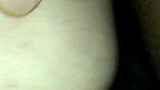 Παίξε με το κωλαράκι μου πριν το γεμίσεις πορra.