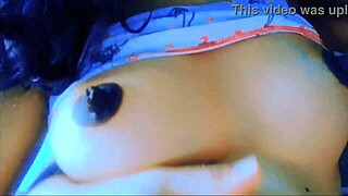 novinha dos peitos perfeito tomando massagem do meio irm�o.