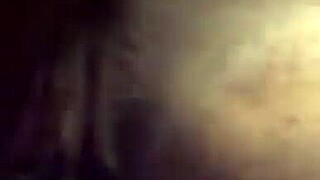 Mujer Se Masturba Bien Rico en Público con Tetas y Pussy