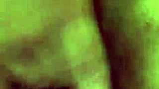 Mujer Se Masturba Bien Rico en Público con Tetas y Pussy