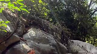 Sexo en la selva follando a una chica desconocida en un río de Colombia