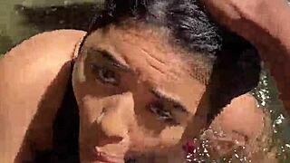 Sexo en la selva follando a una chica desconocida en un río de Colombia