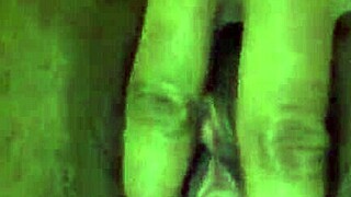 Mujer Se Masturba Bien Rico en Público con Tetas y Pussy