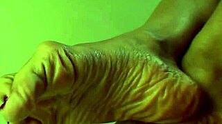 Why settle for boring when Jade Vixen strips off black hose? Are those wrinkled toes teasing you to the edge?