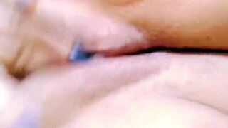 Novinha Rubs Her Pussy Until It Drips