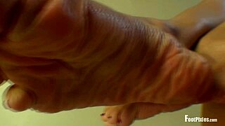 Why settle for boring when Jade Vixen strips off black hose? Are those wrinkled toes teasing you to the edge?