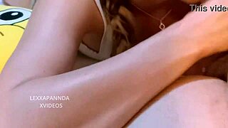 Chica de coletas me chupa la polla y deja que la grabe, so horny 😏