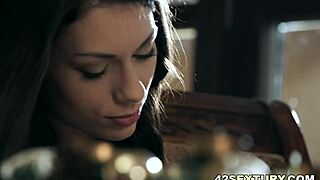 Arwen Gold Intensely Masturbates In Lingerie And Socks