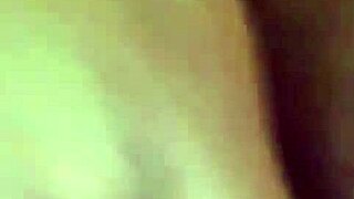 Mujer Se Masturba Bien Rico en Público con Tetas y Pussy