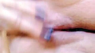 Novinha Rubs Her Pussy Until It Drips