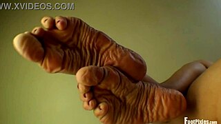 Why settle for boring when Jade Vixen strips off black hose? Are those wrinkled toes teasing you to the edge?