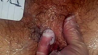 Buat aku pancut pada kepalan kau! 😈