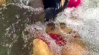 Sexo en la selva follando a una chica desconocida en un río de Colombia