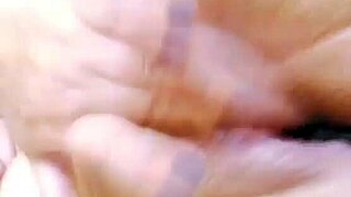 Novinha Rubs Her Pussy Until It Drips