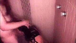 Lengie Le Gusta Bailar Y Jugar En La Ducha