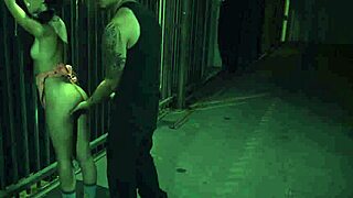 Lelaki Kuasai Kaki Kasar Pada Boneka Fuck Berkacamata