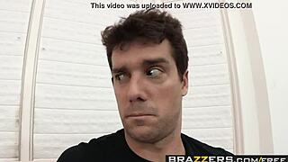 Brazzers představuje Jessie Rogers v Big Butts Like It Big. Ramon ji tvrdě buší v drsném análním akci.