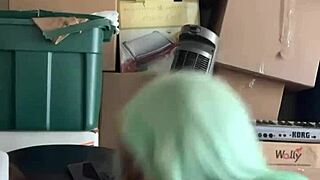 Vecino me ayudó a mudarme, le di garganta profunda como pago