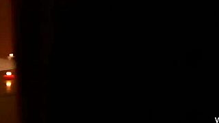 זוג חולק רגעים חמים כדי להרגיש מדהים!